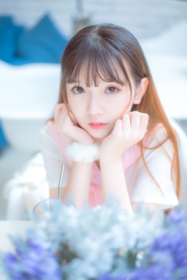 “公衡可是有计策教我？”刘璋见黄权出来，面色不由一喜，虽然之前他也搞过黄权，但黄权一直以来都是蜀中的忠臣，应该……大概……会帮自己分忧吧。